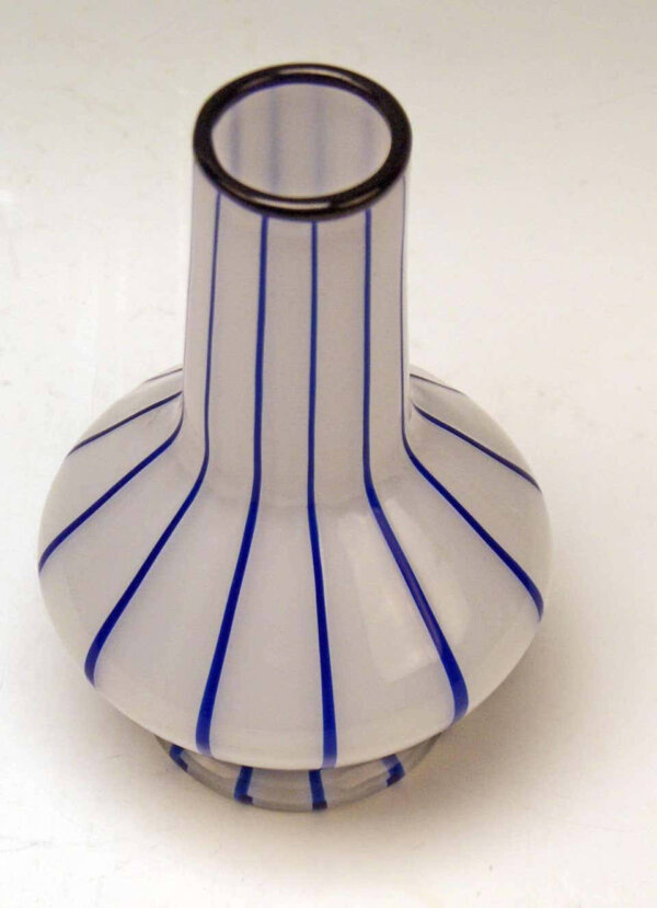 Loetz Vase, Tango Opal Glas